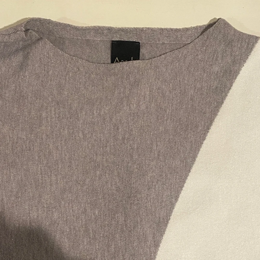 Color Block Top - Picture 4 of 4